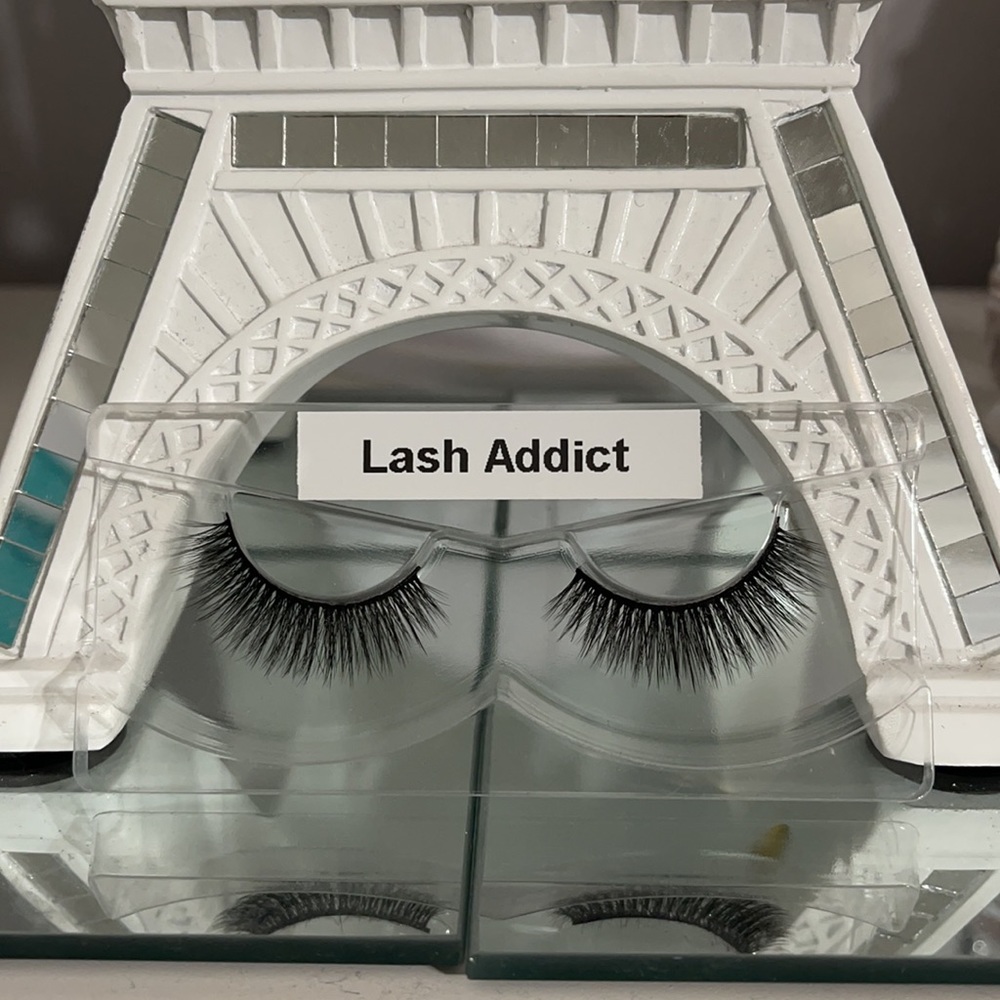 Lashes - Picture 2 of 2